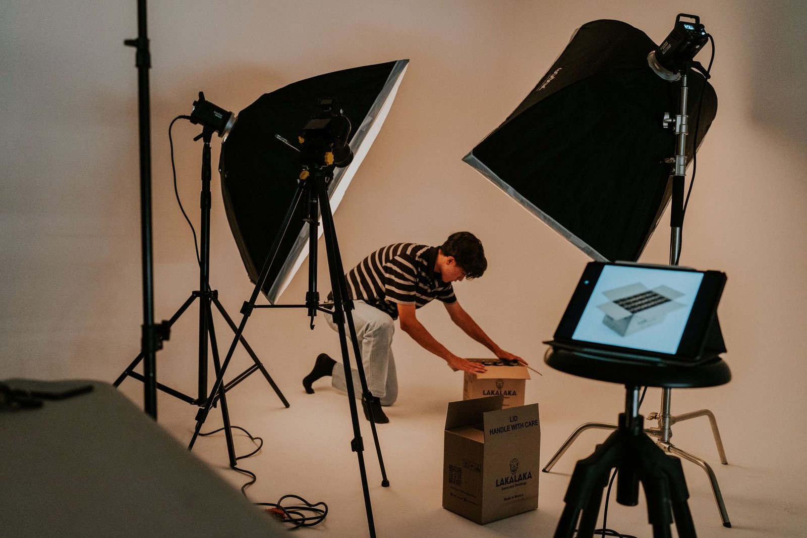 better product photos at home: lighting tips that work - Add a reflector to fill in shadows (this one tool changes everything
